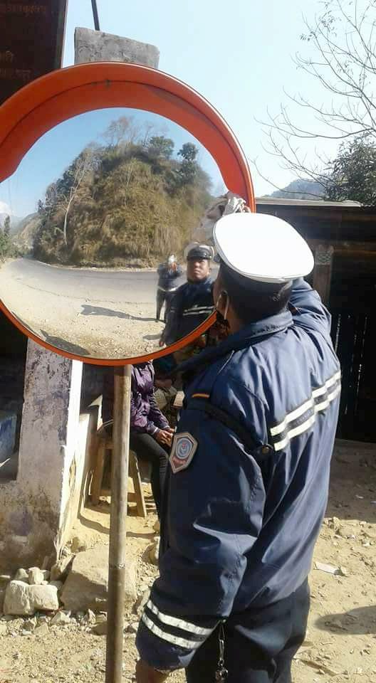 कन्भेक्स मिरर चोरी हुन थाले